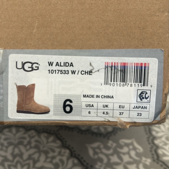 Ugh tan booties - Picture 4 of 4